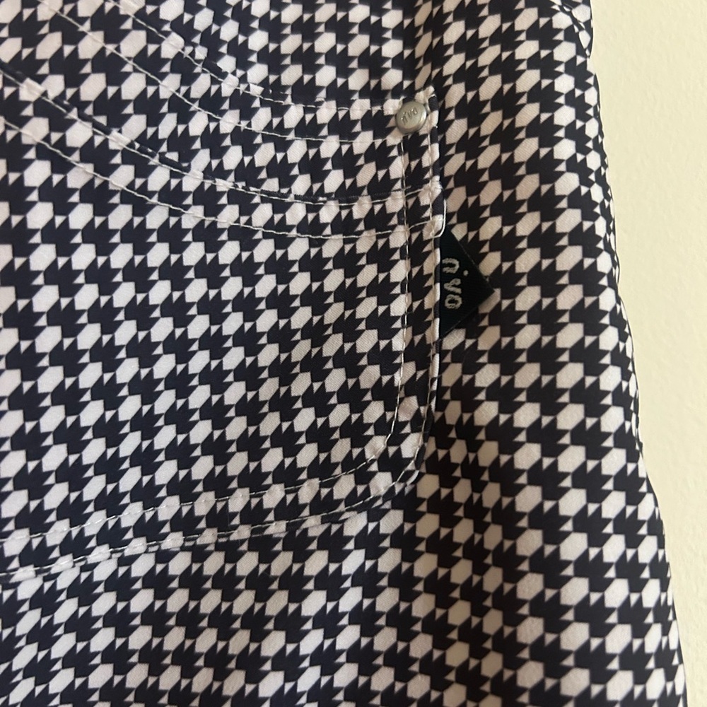 Chic Houndstooth Pencil Skirt - Picture 3 of 4